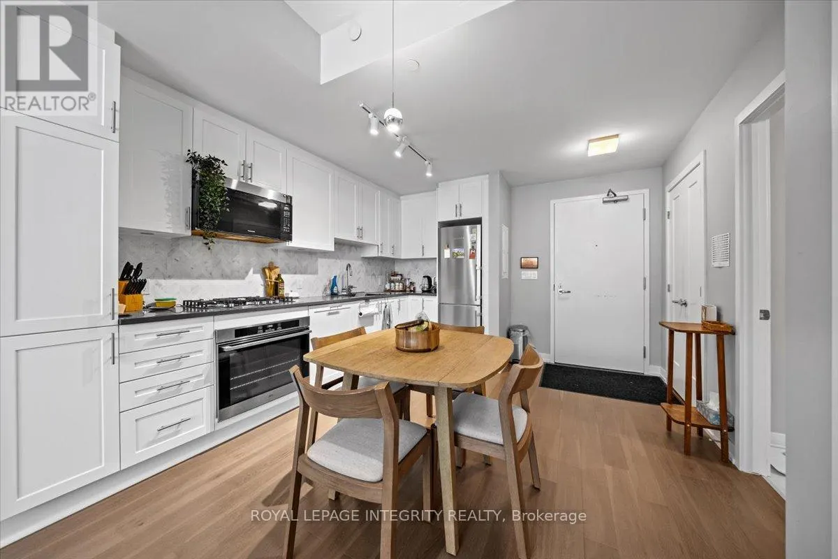 403 - 570 DE MAZENOD AVENUE