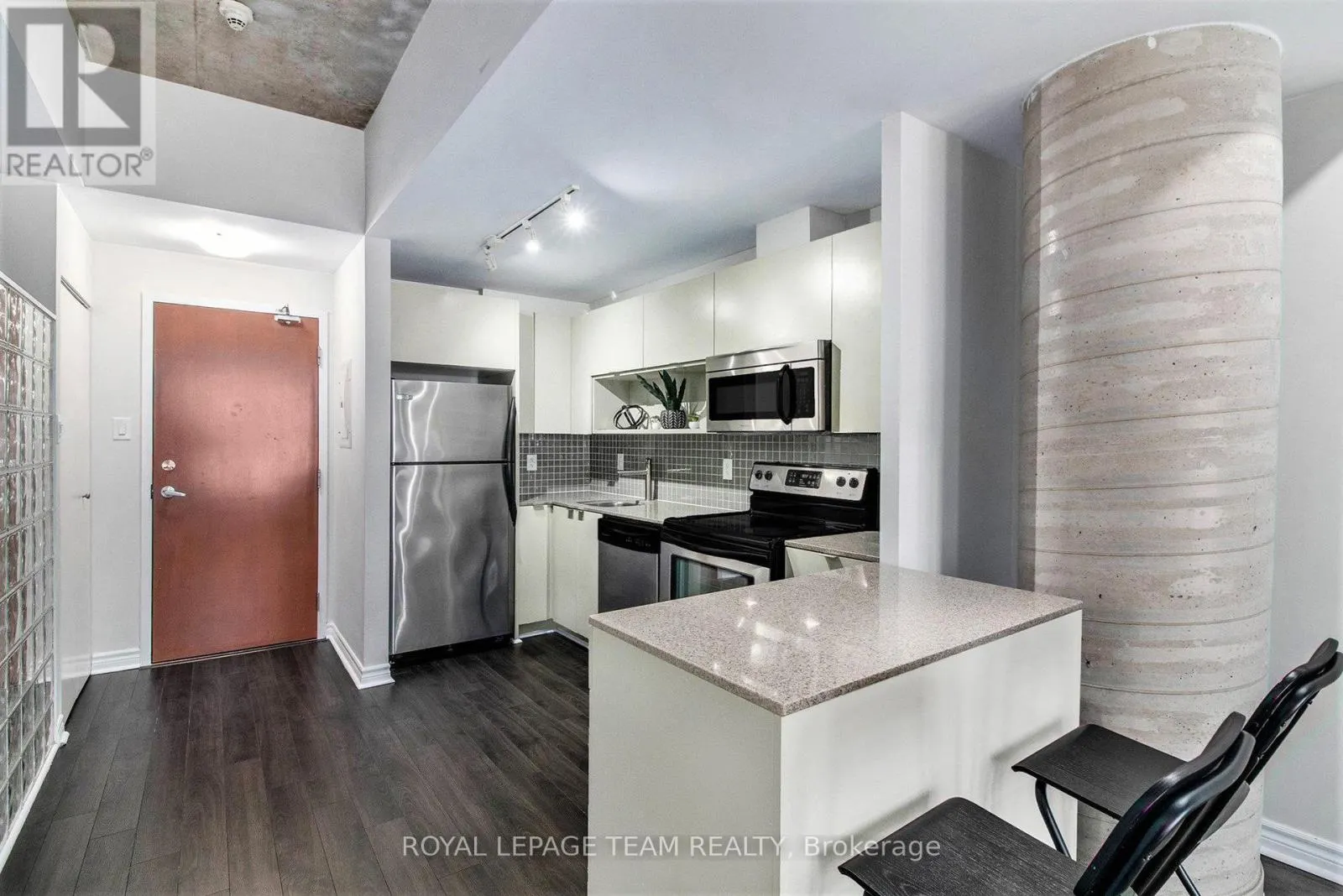 2208 - 324 LAURIER AVENUE W