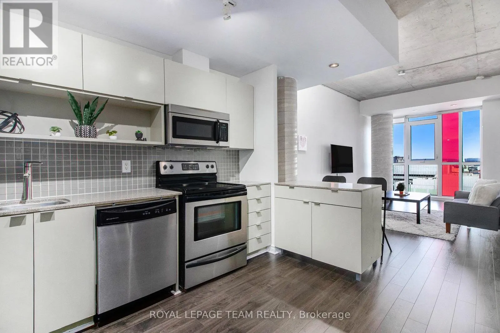 2208 - 324 LAURIER AVENUE W