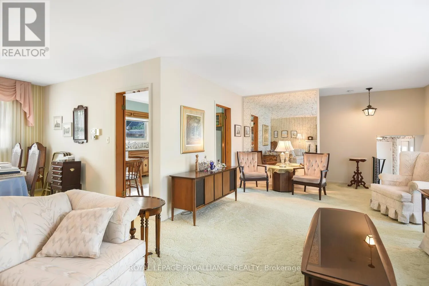 2 WOODLAWN PLACE