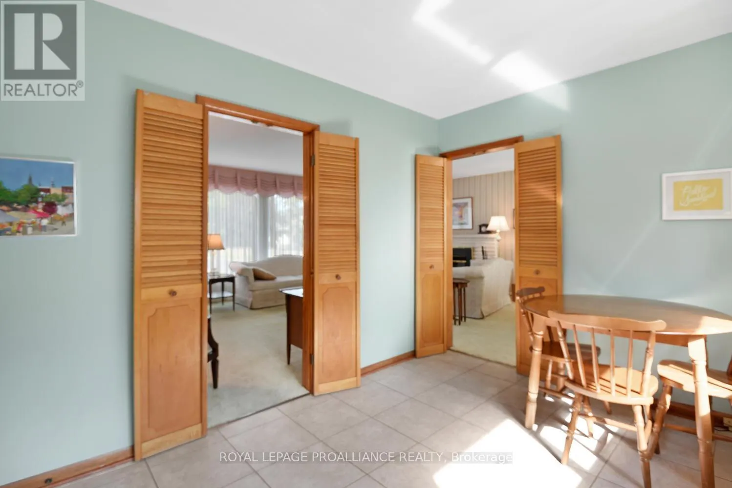 2 WOODLAWN PLACE