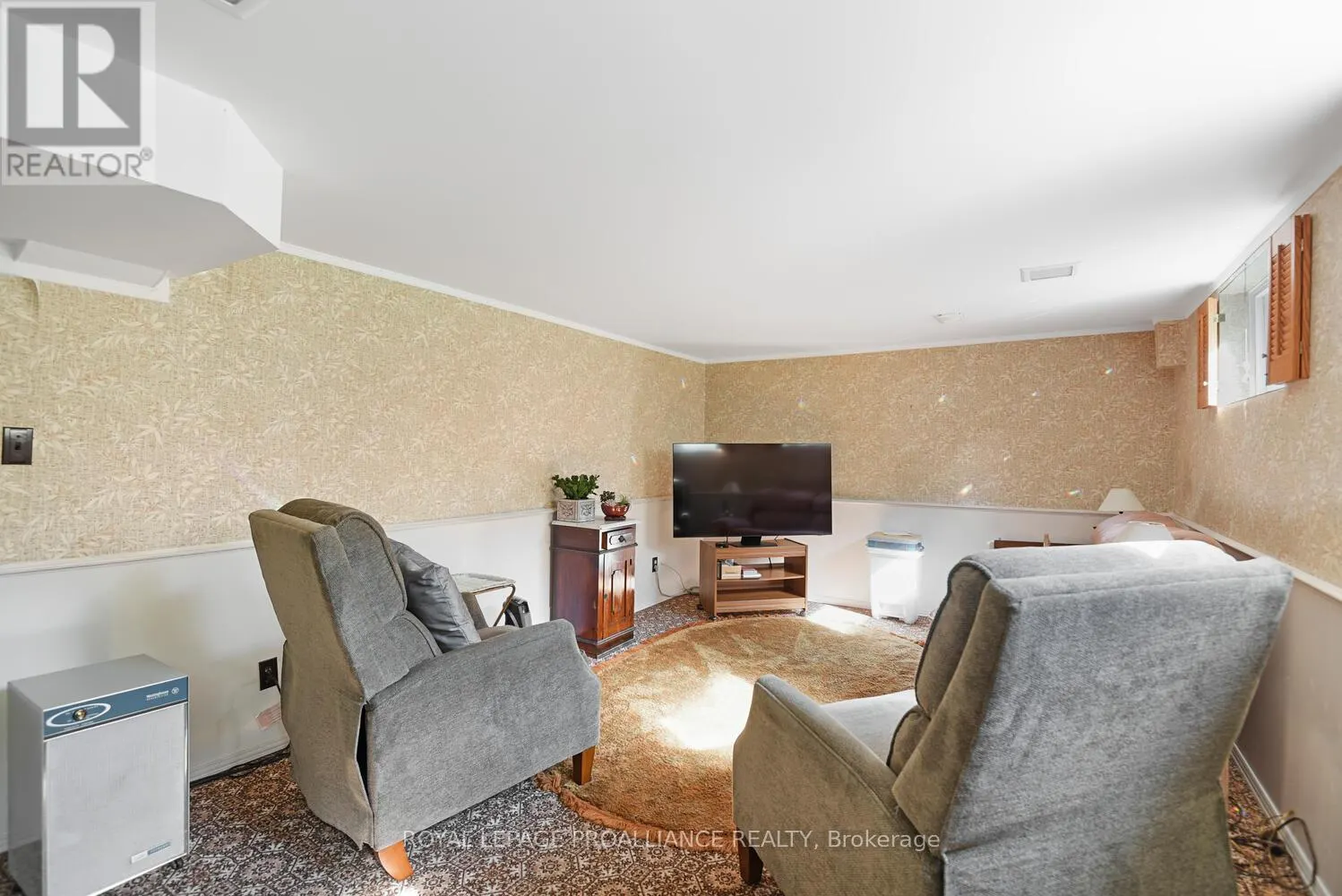 2 WOODLAWN PLACE