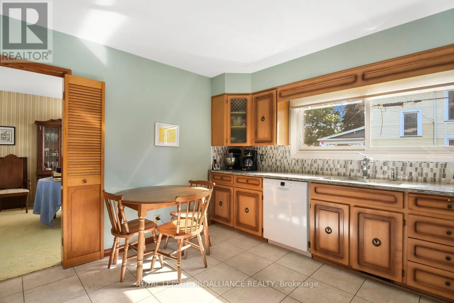 2 WOODLAWN PLACE
