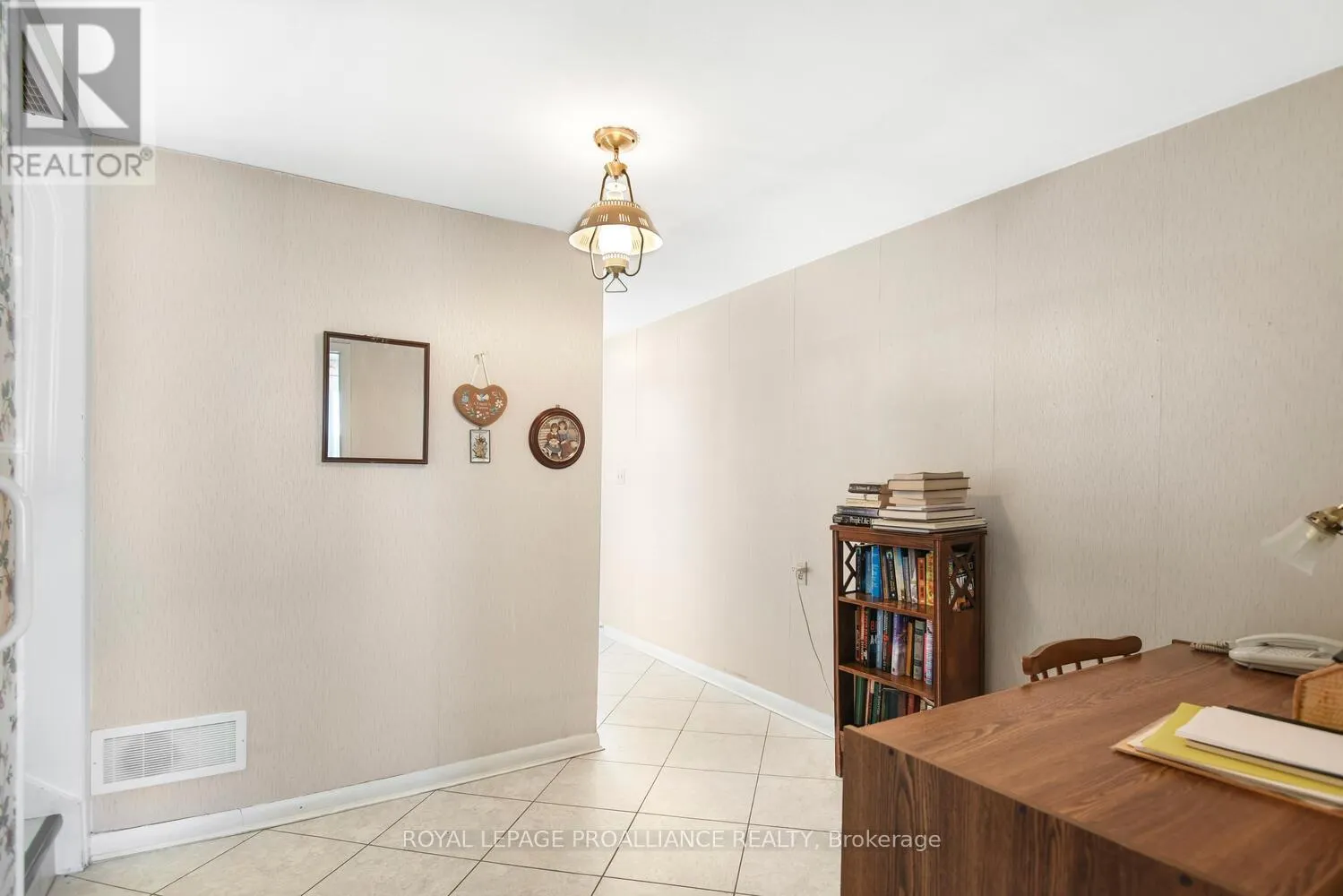 2 WOODLAWN PLACE