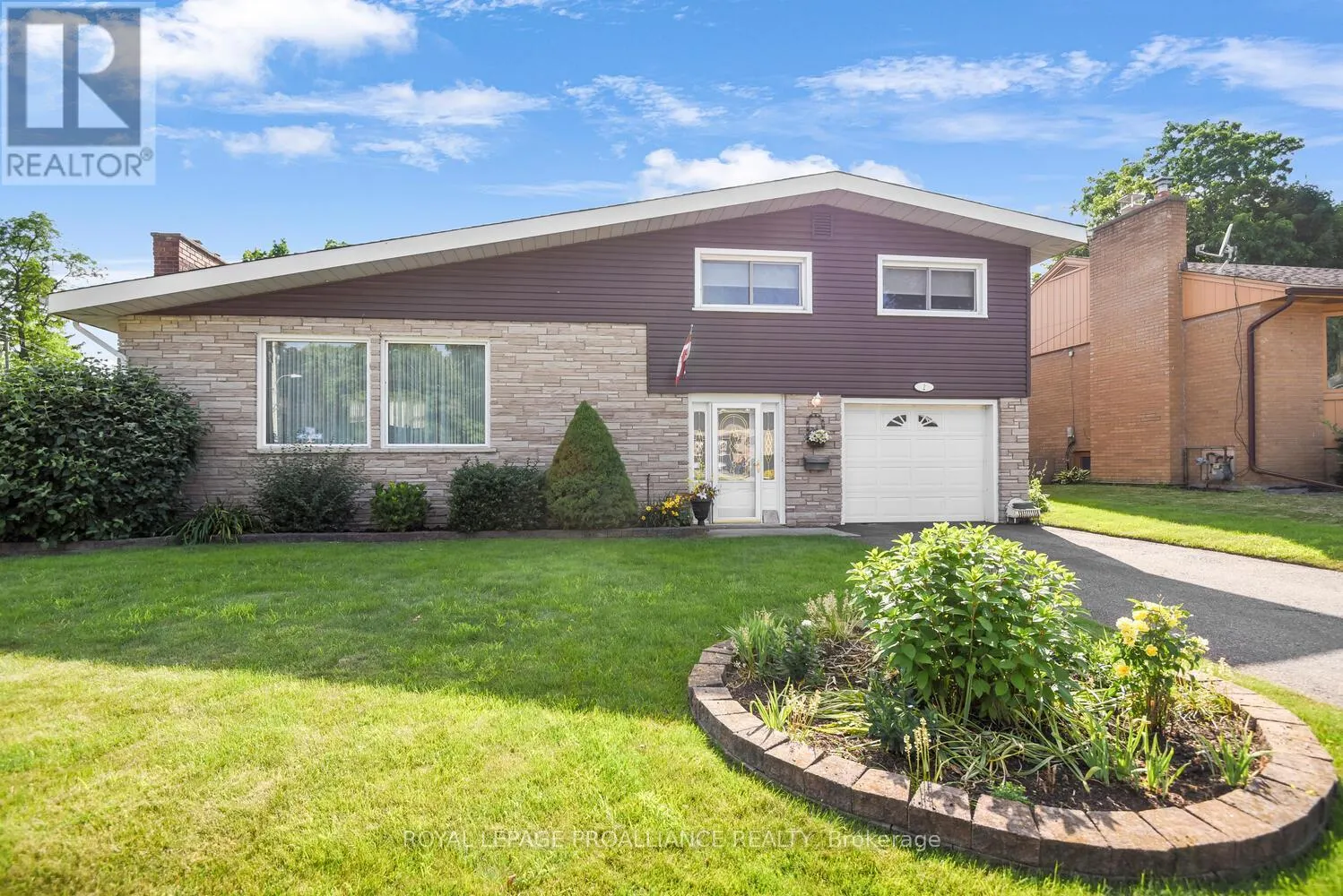 2 WOODLAWN PLACE