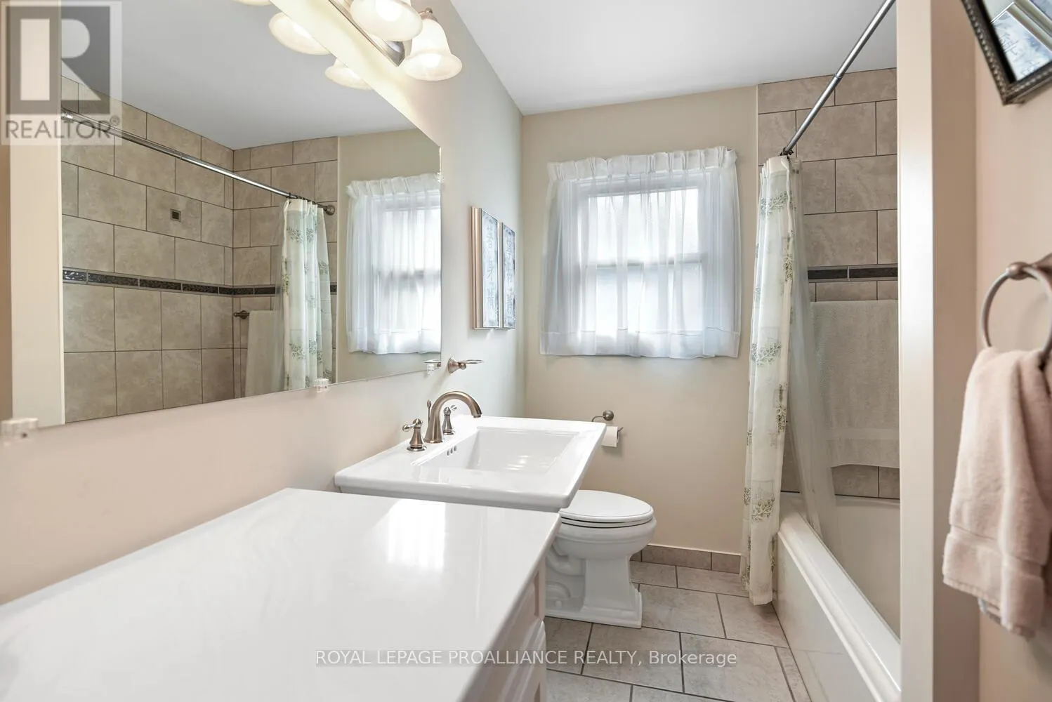 2 WOODLAWN PLACE