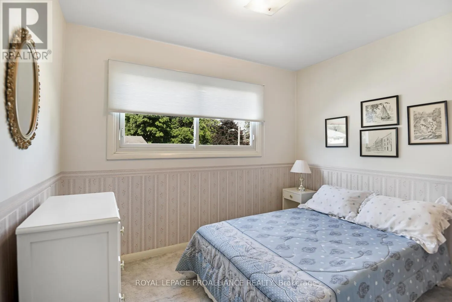 2 WOODLAWN PLACE