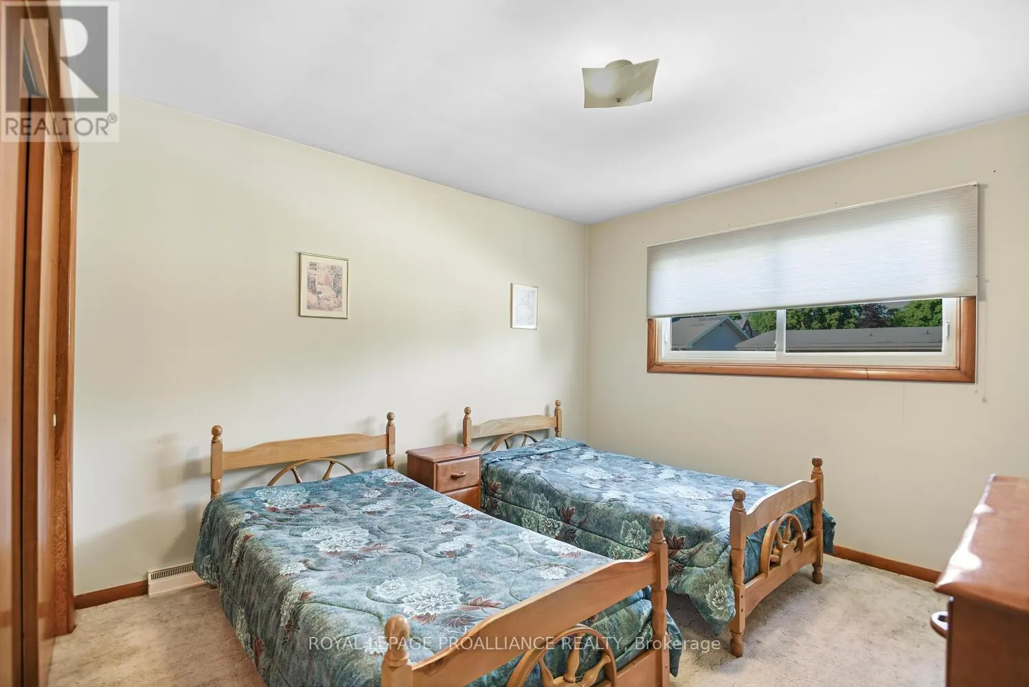 2 WOODLAWN PLACE
