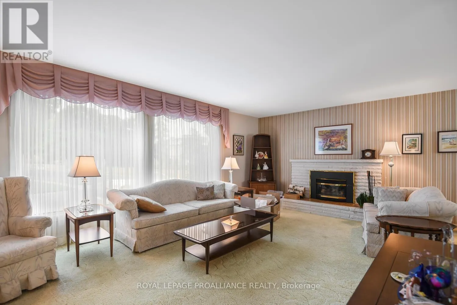 2 WOODLAWN PLACE