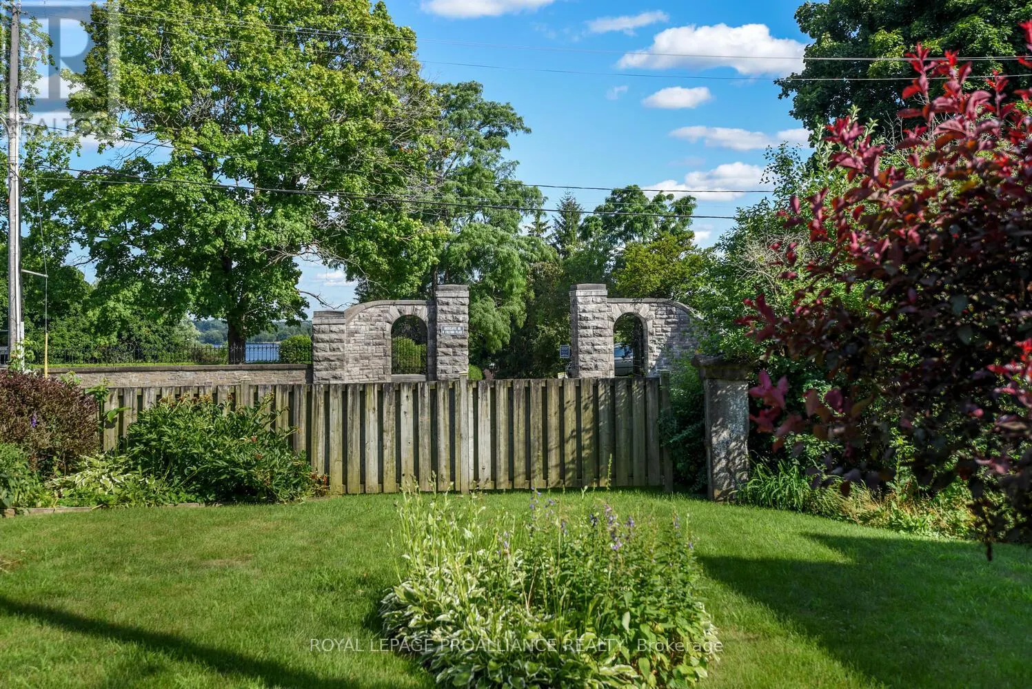 2 WOODLAWN PLACE