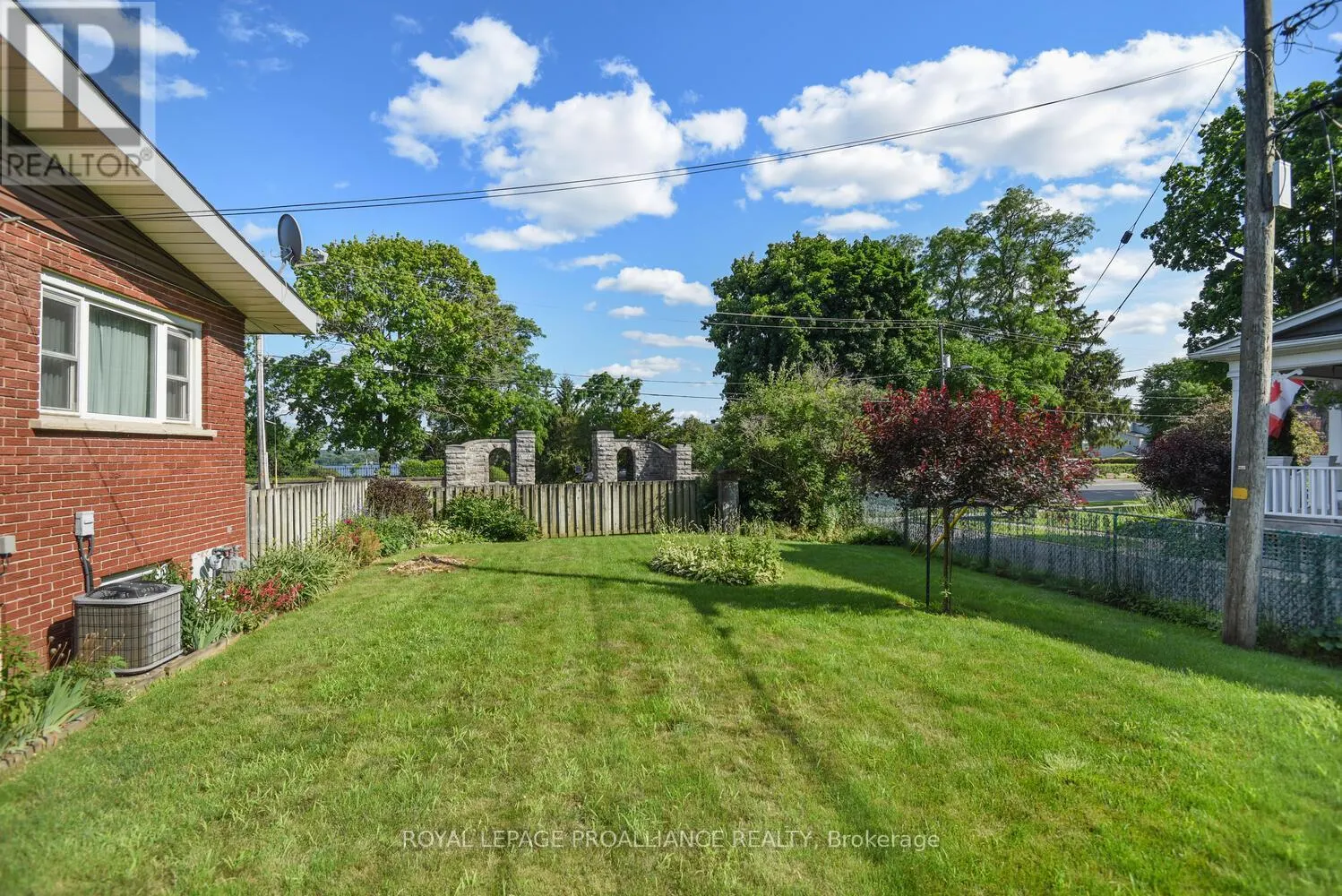 2 WOODLAWN PLACE