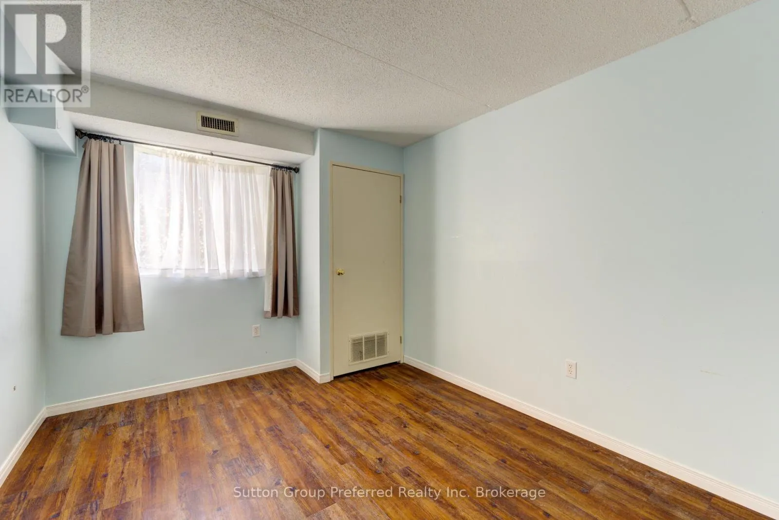 102 - 163 FERGUSON AVENUE, #102