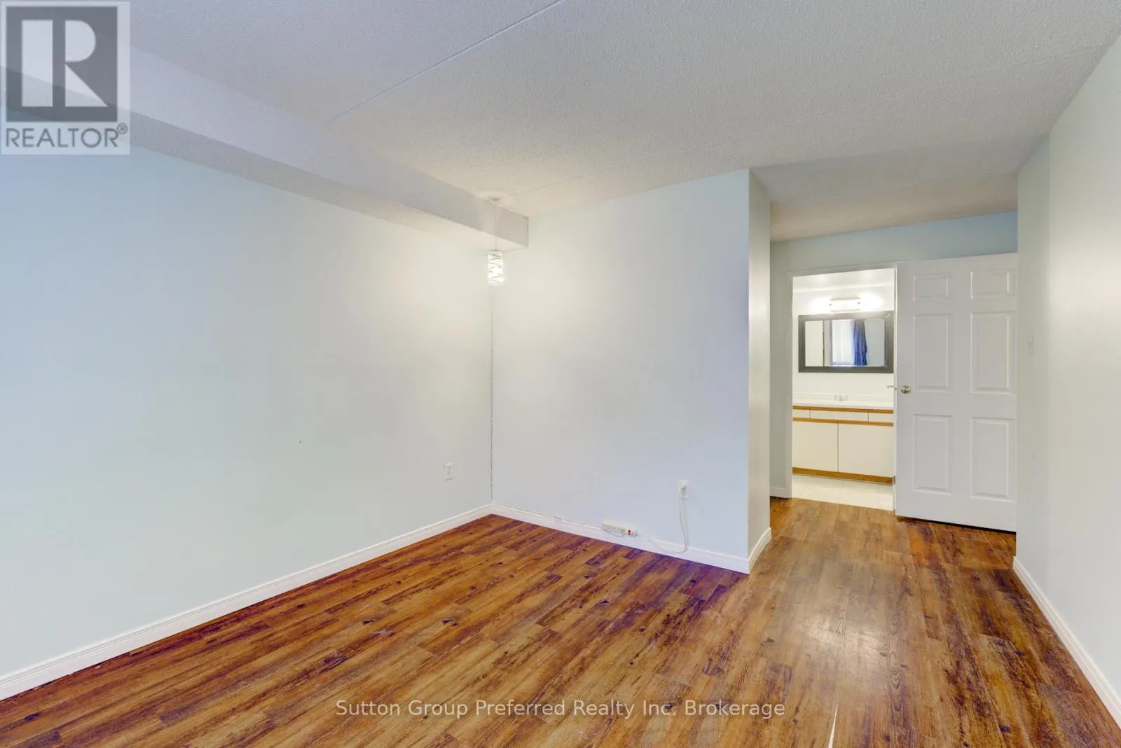 102 - 163 FERGUSON AVENUE, #102