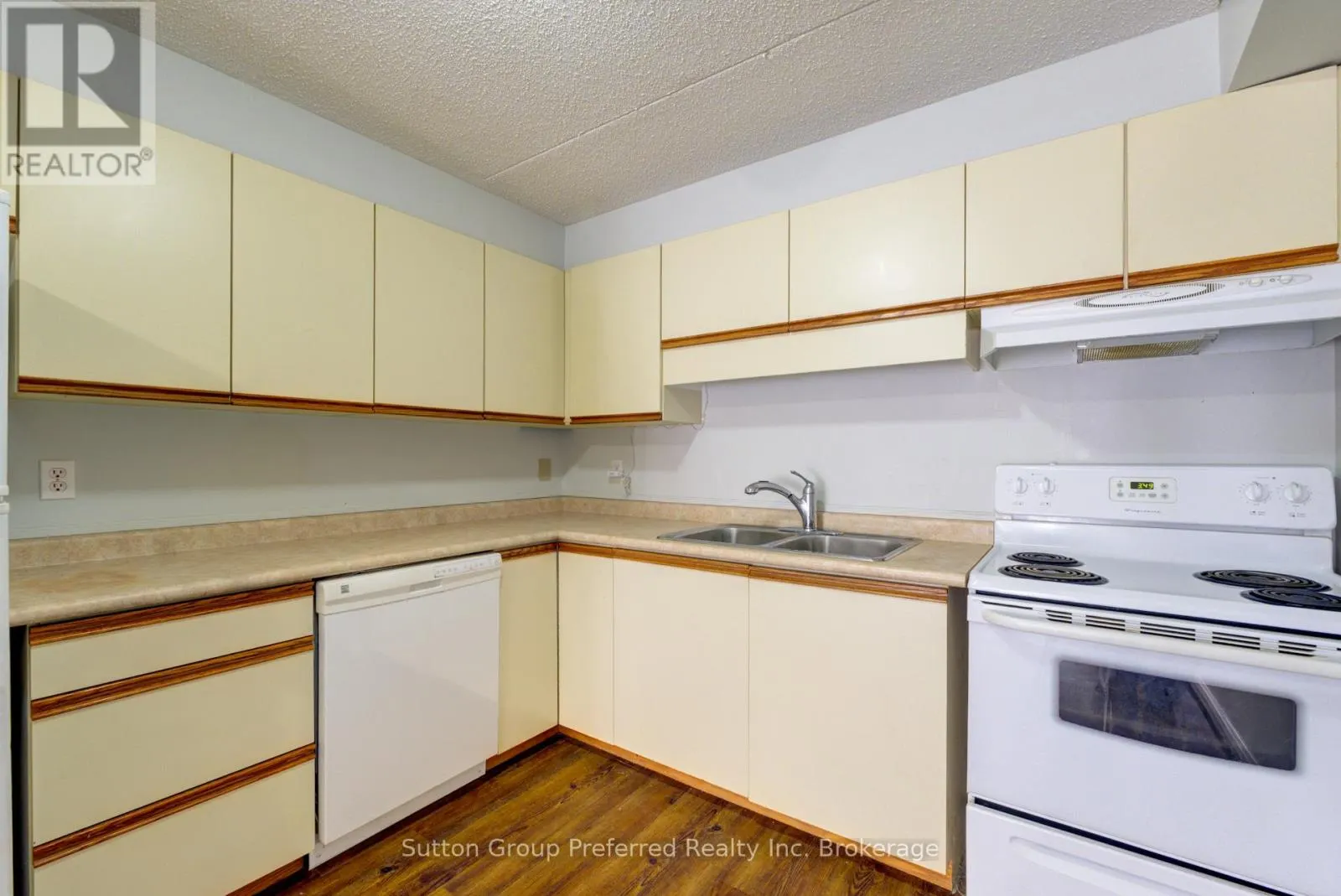 102 - 163 FERGUSON AVENUE, #102