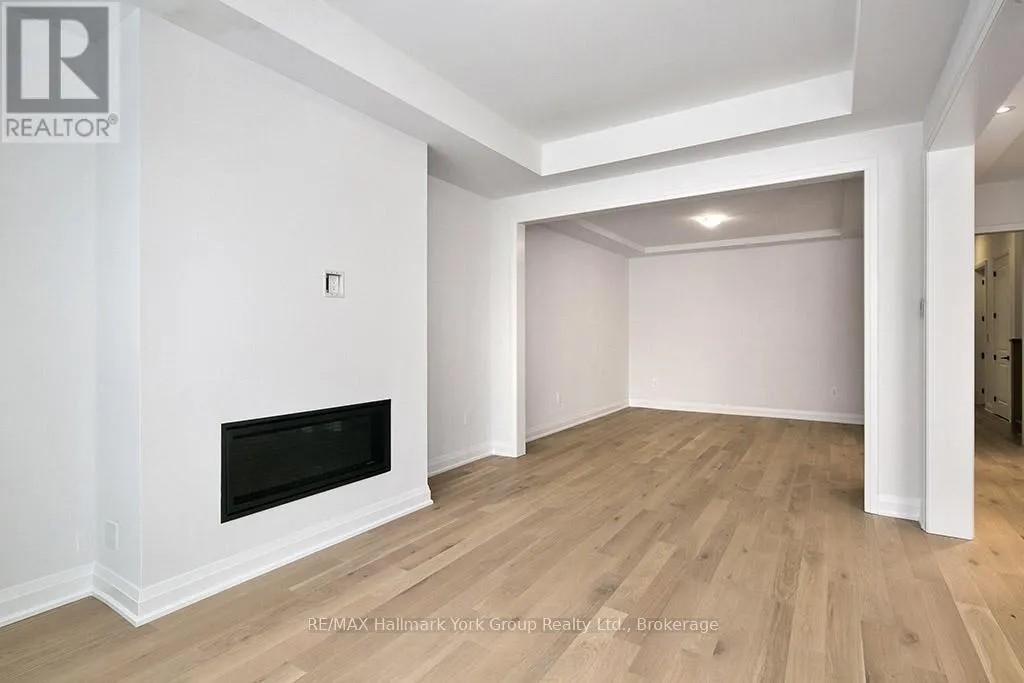 5-11 BAY STREET E