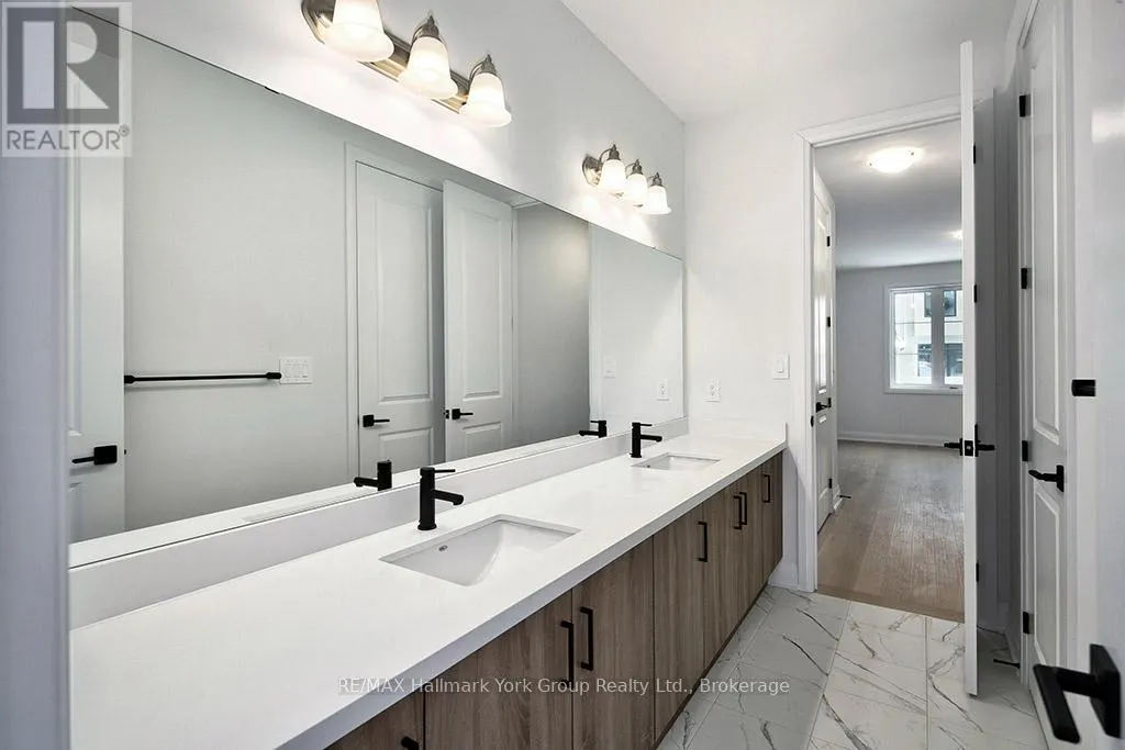 5-11 BAY STREET E