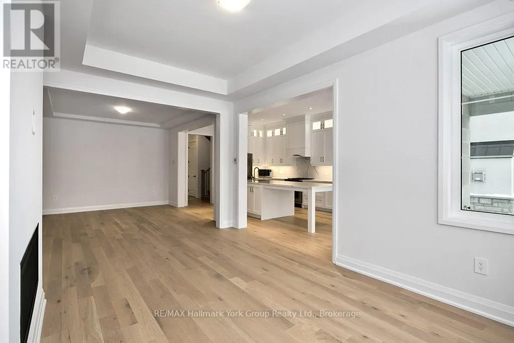 5-11 BAY STREET E