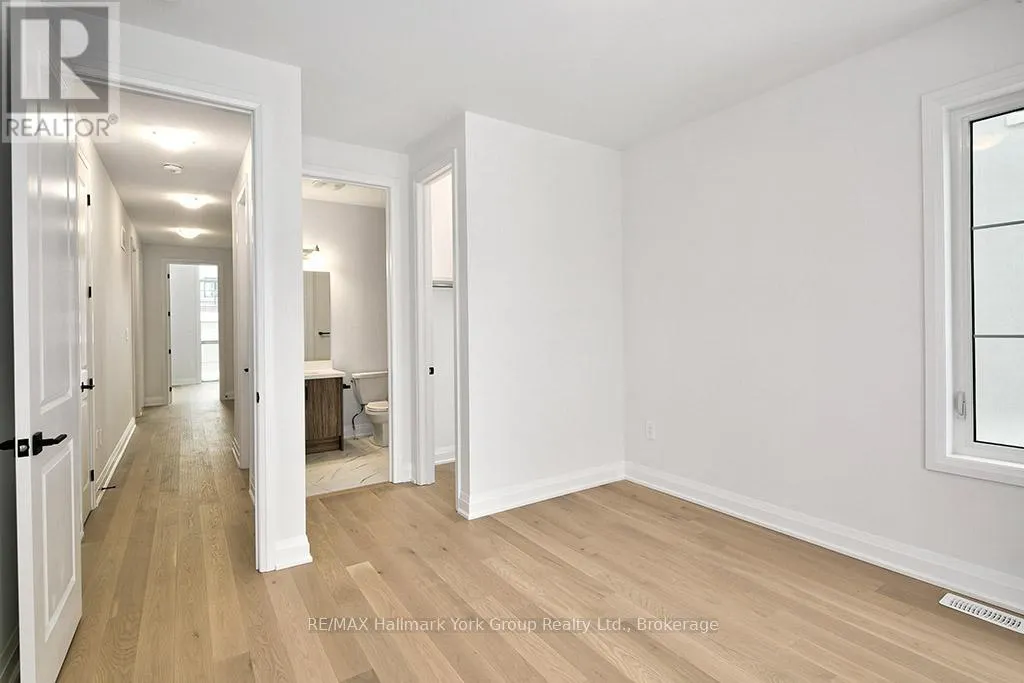 5-11 BAY STREET E