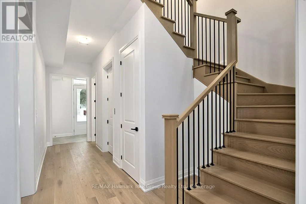 5-11 BAY STREET E