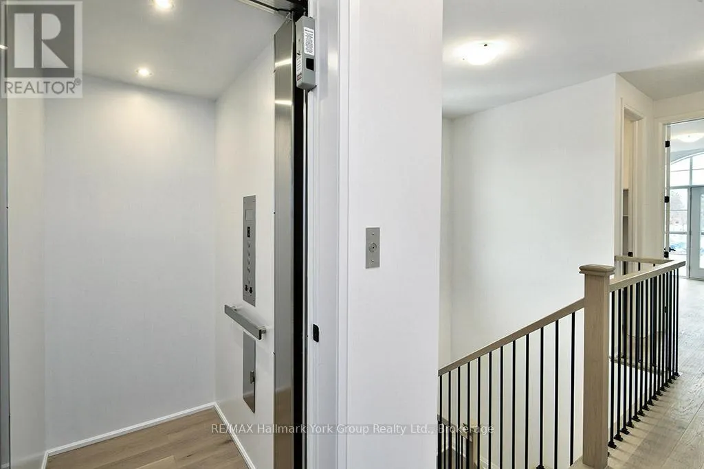 5-11 BAY STREET E