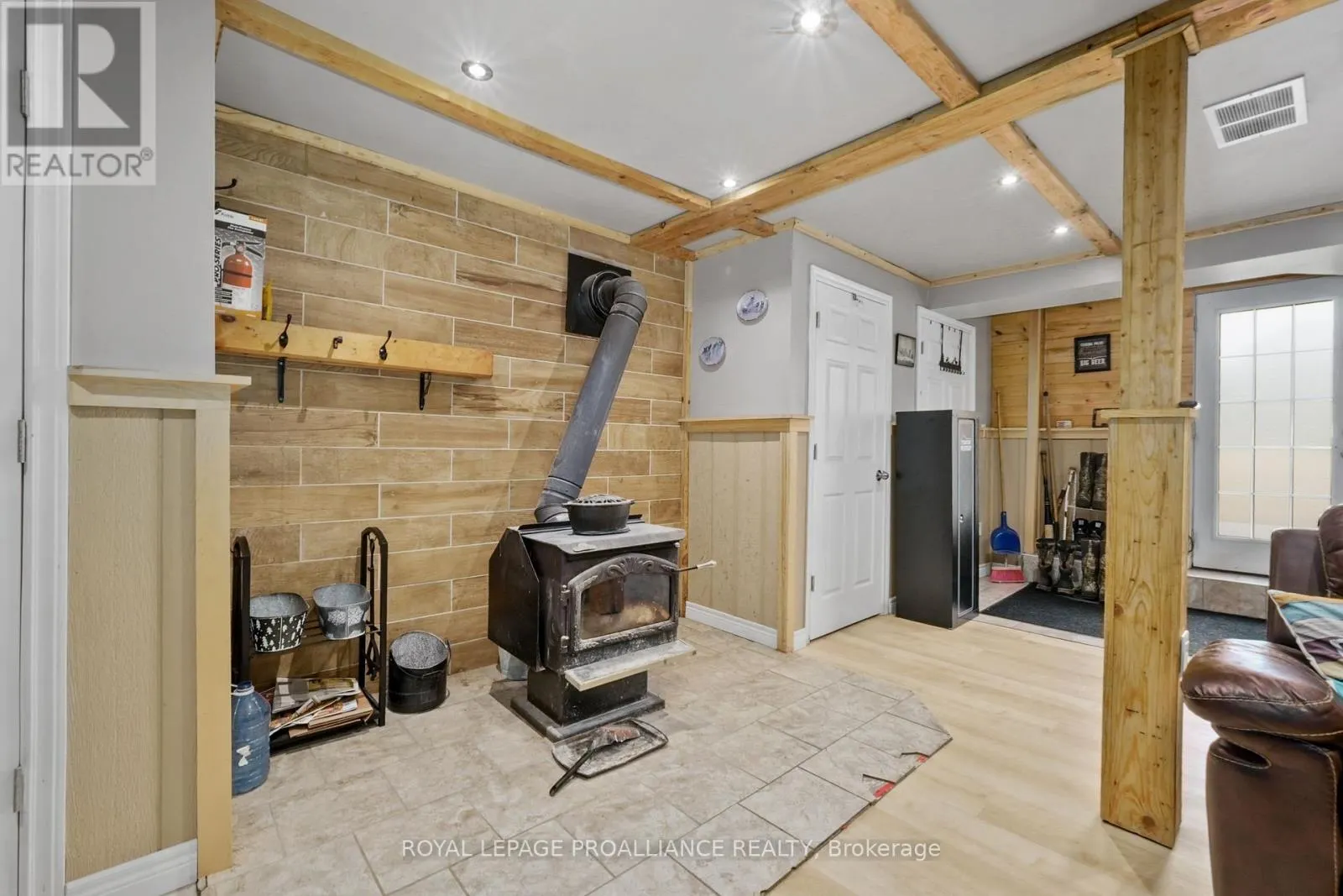 16 MACK TRAIL