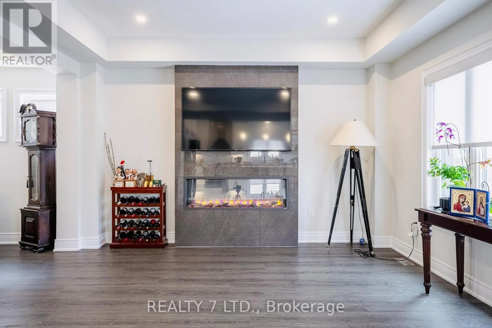128 SUSAN DRIVE