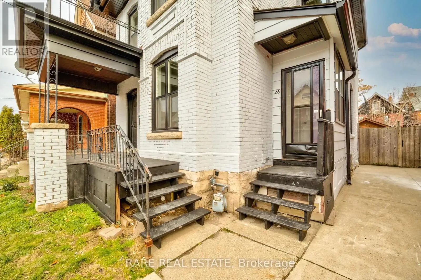 26 FAIRLEIGH AVENUE N