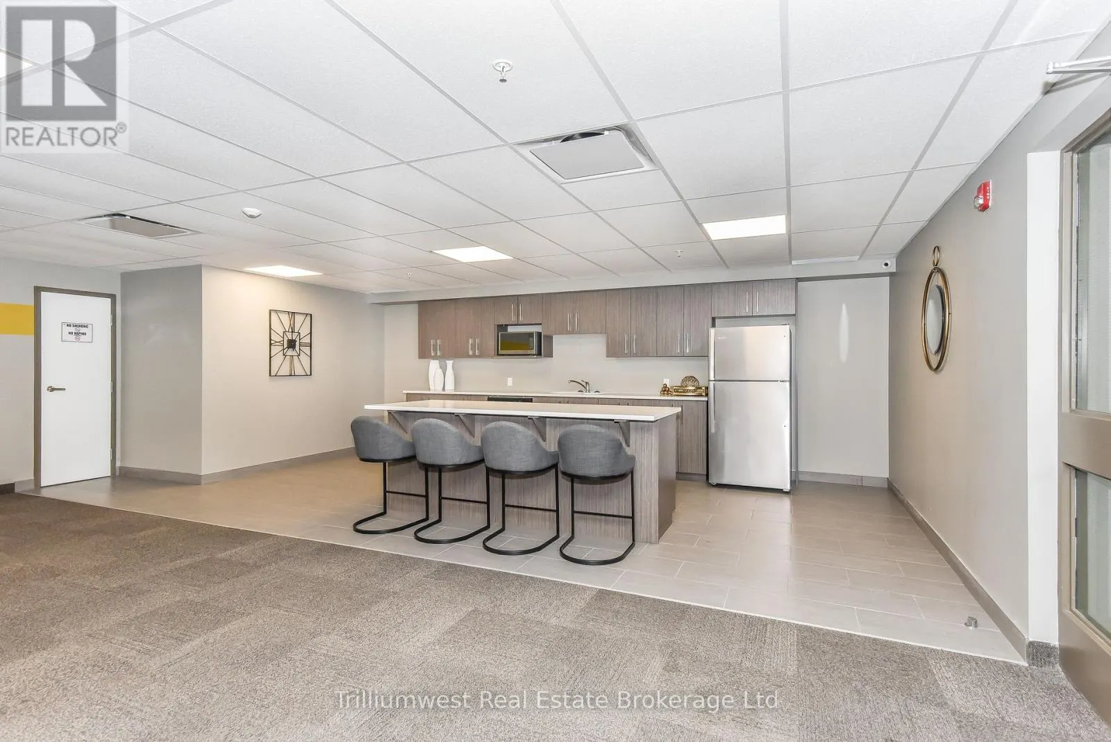 405 - 108 SUMMIT RIDGE DRIVE, #405