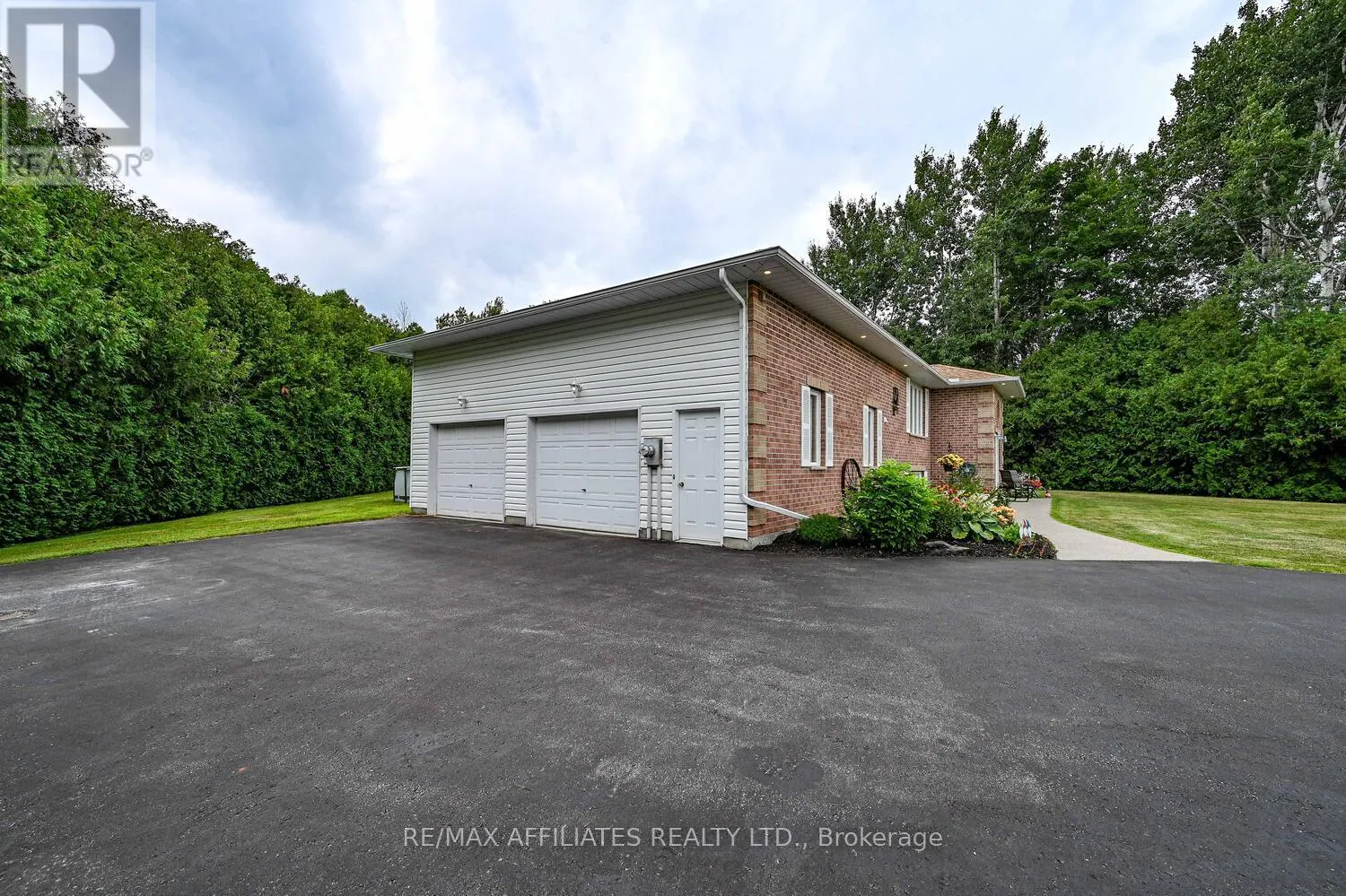 14 SOUTH POINT DRIVE