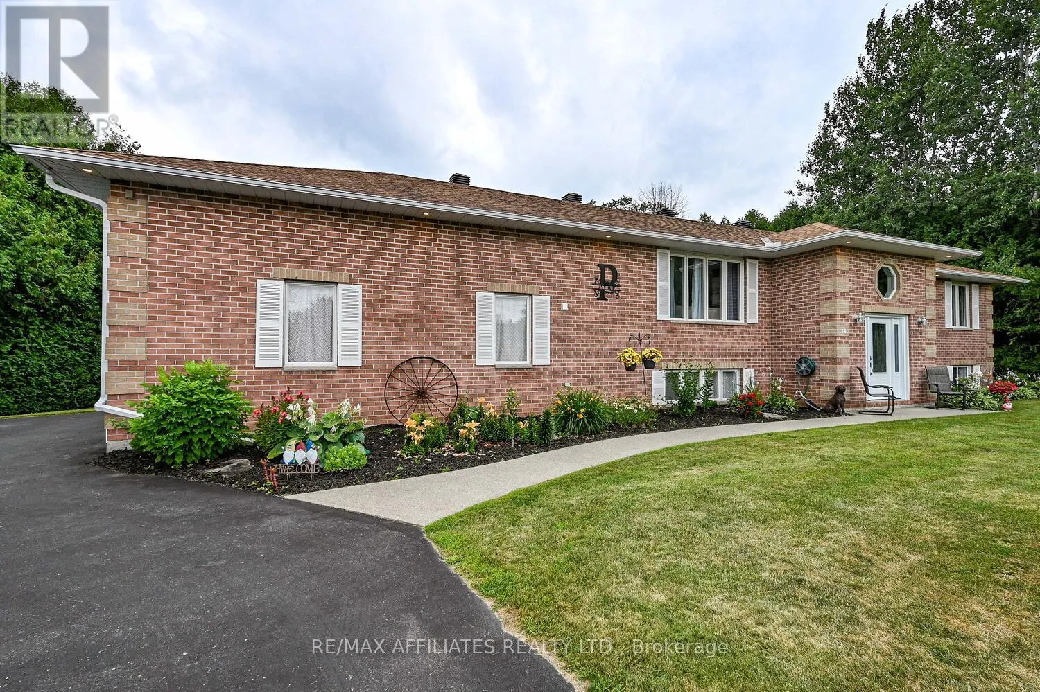 14 SOUTH POINT DRIVE