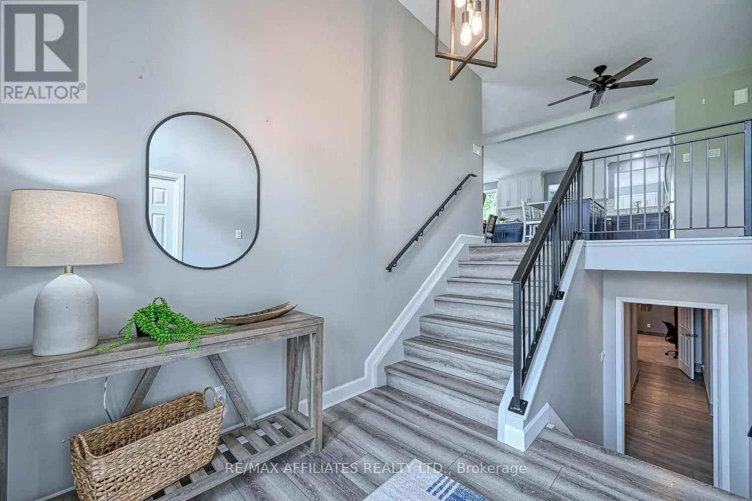 14 SOUTH POINT DRIVE