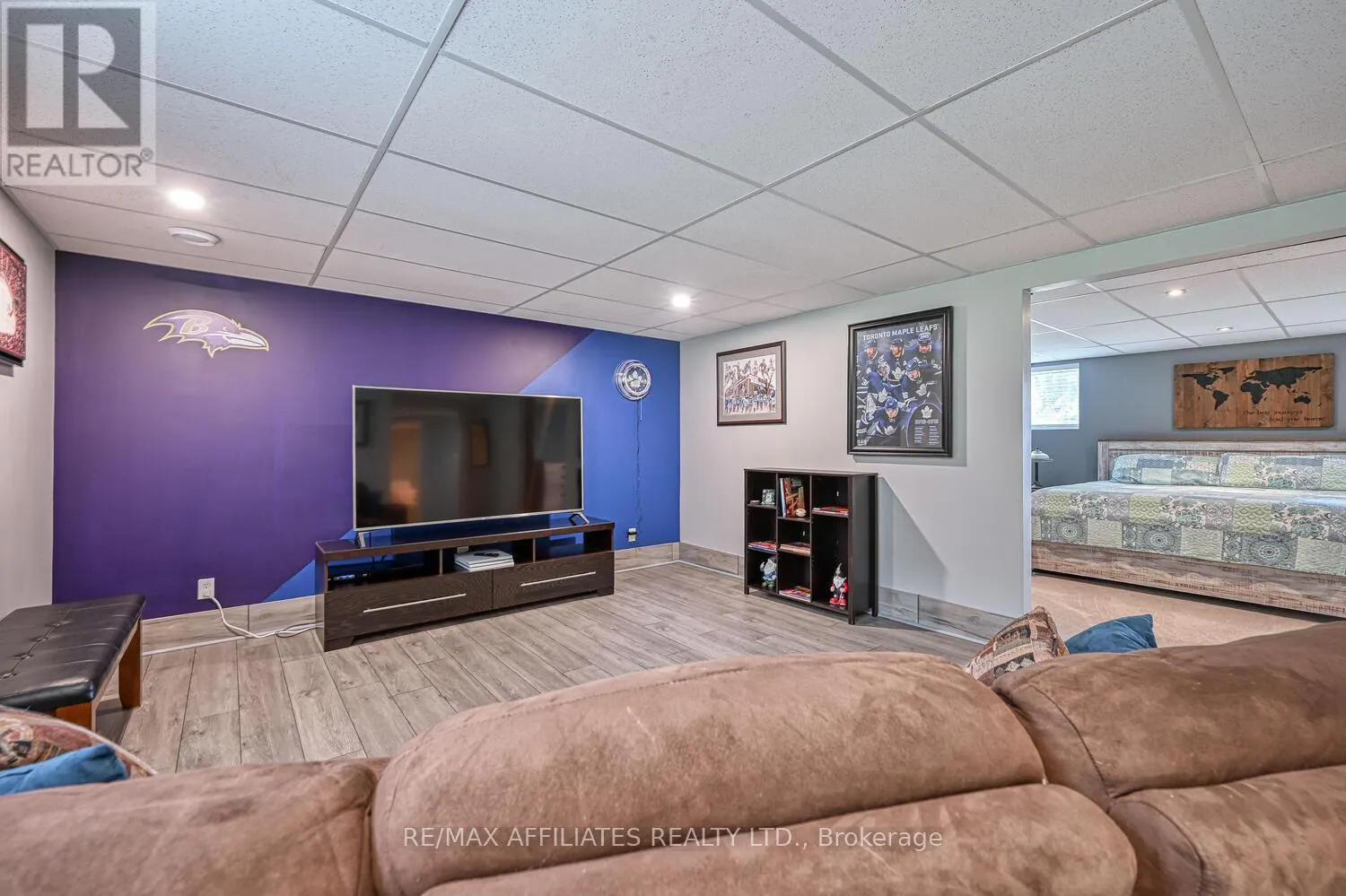 14 SOUTH POINT DRIVE