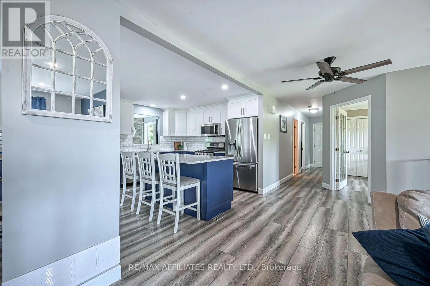 14 SOUTH POINT DRIVE