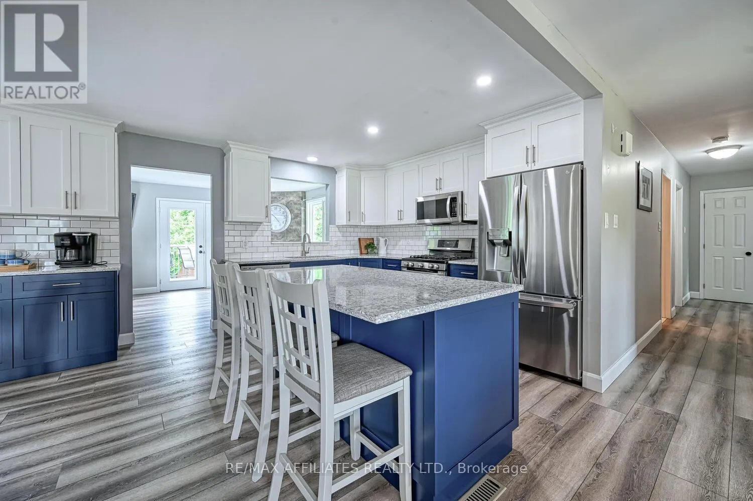 14 SOUTH POINT DRIVE