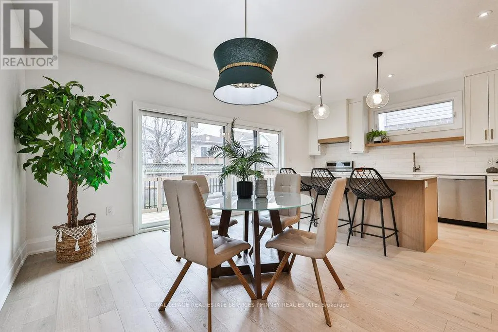 28 LAKESIDE DRIVE