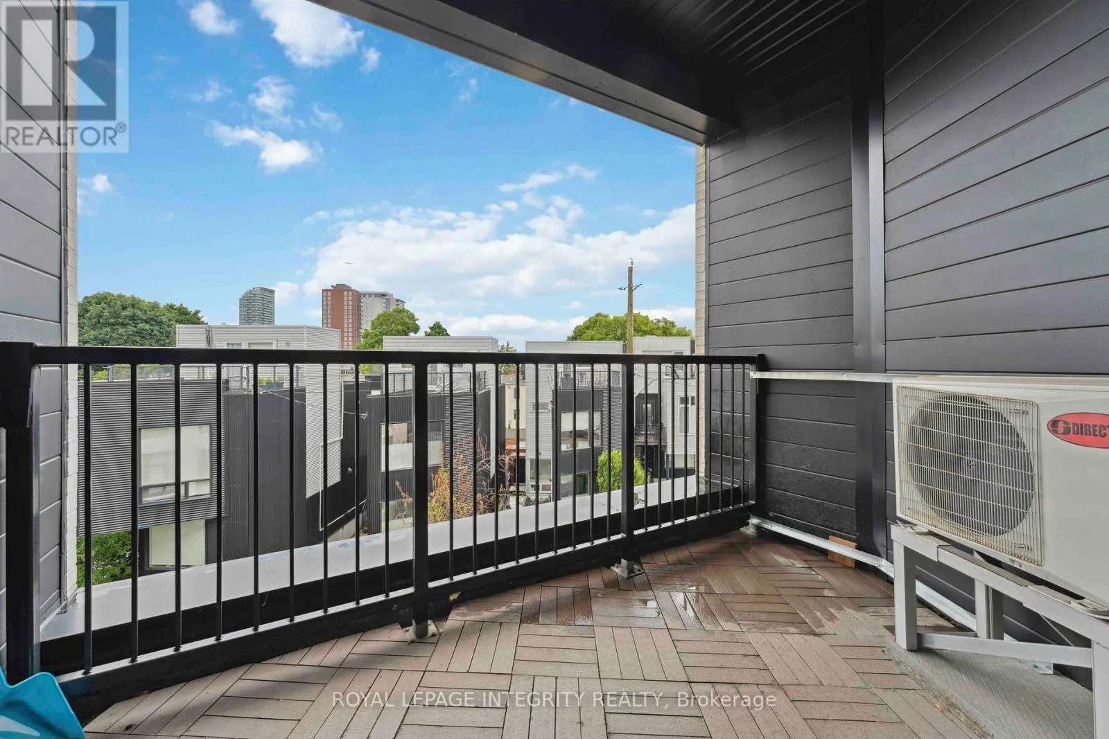 302 - 101 PINHEY STREET