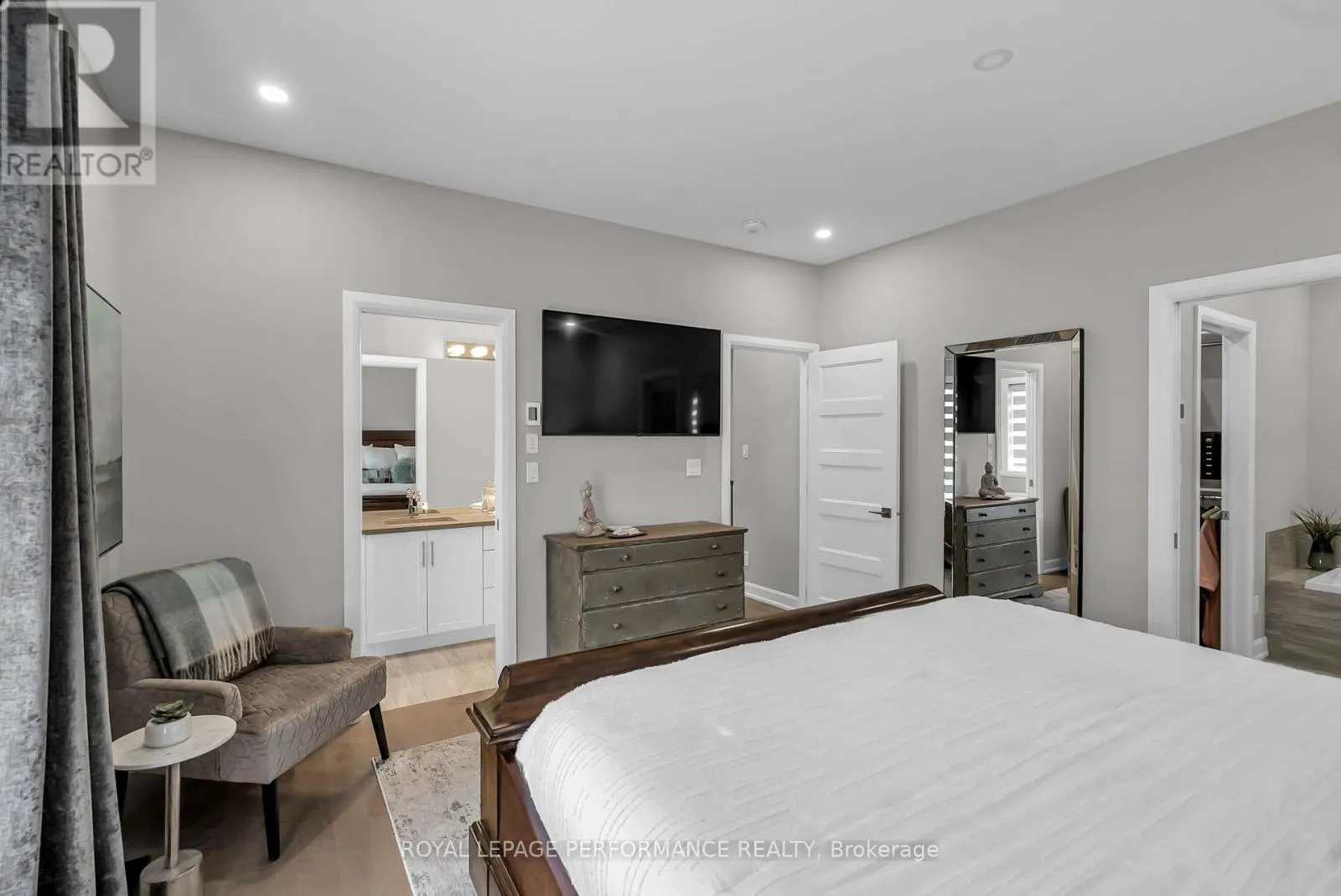 4 MATTHEW KIERAN CRESCENT