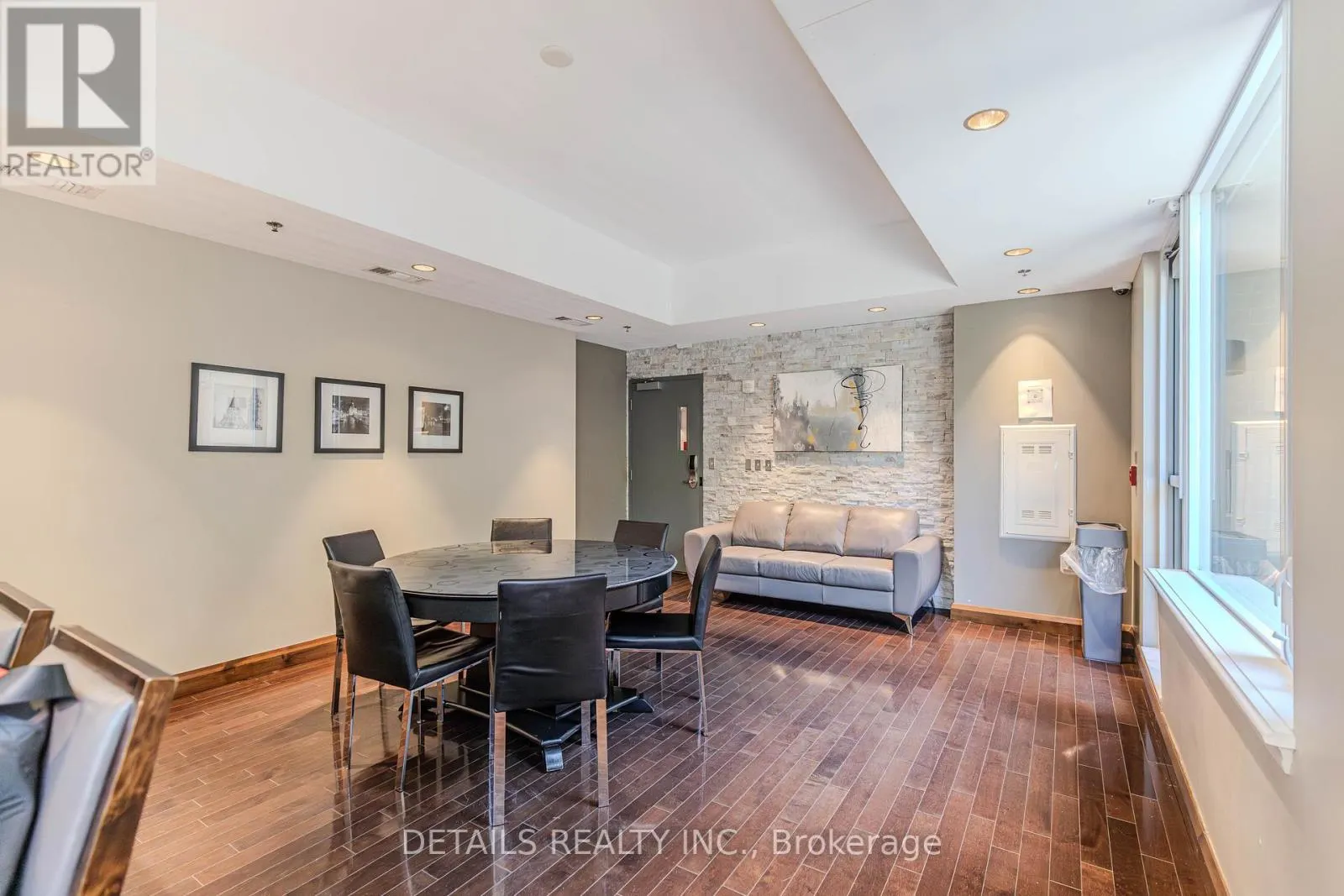 #717 - 238 BESSERER STREET