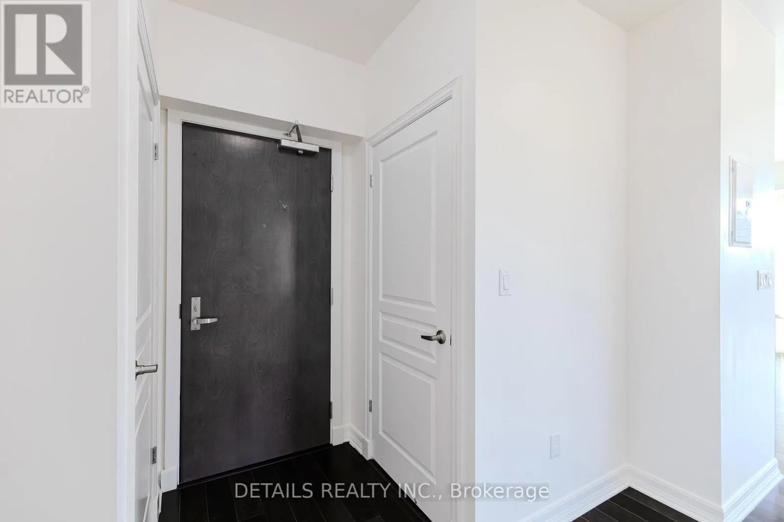 #717 - 238 BESSERER STREET