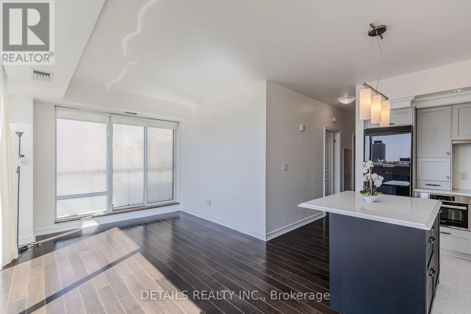 #717 - 238 BESSERER STREET