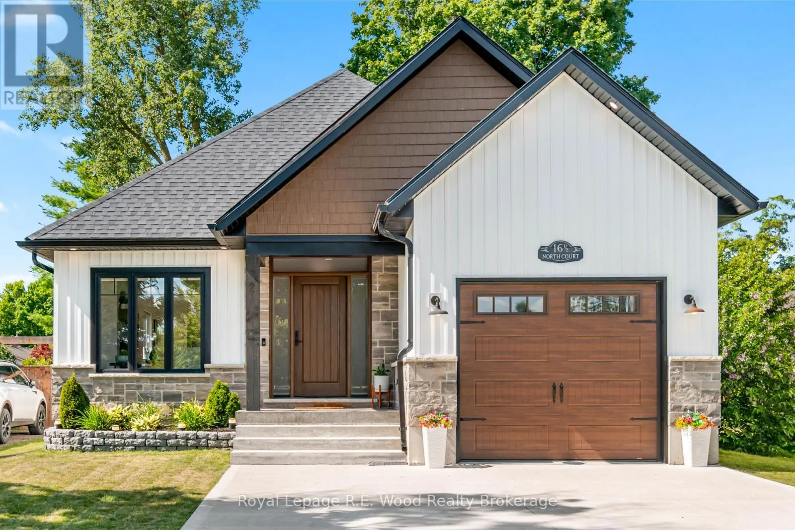 16.5 NORTH COURT STREET W