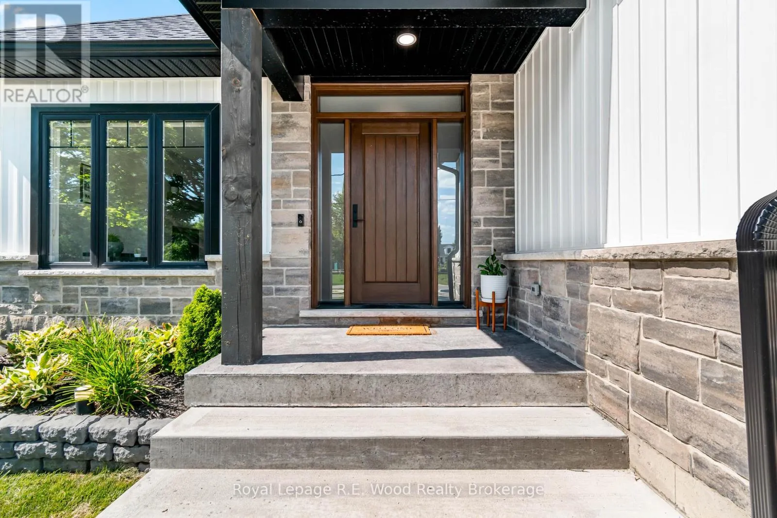 16.5 NORTH COURT STREET W