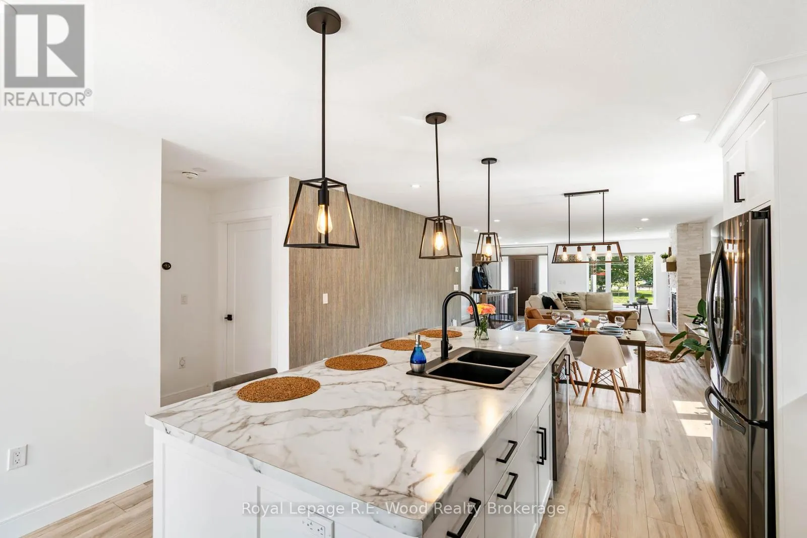 16.5 NORTH COURT STREET W