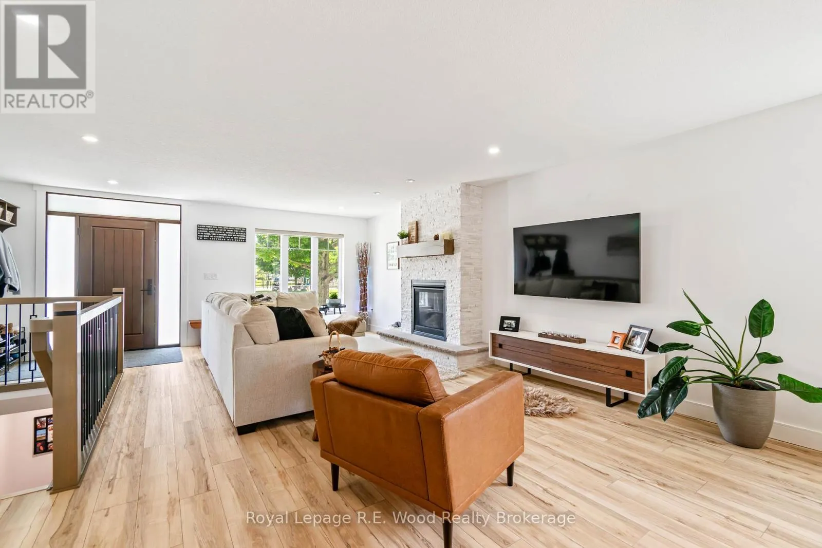 16.5 NORTH COURT STREET W