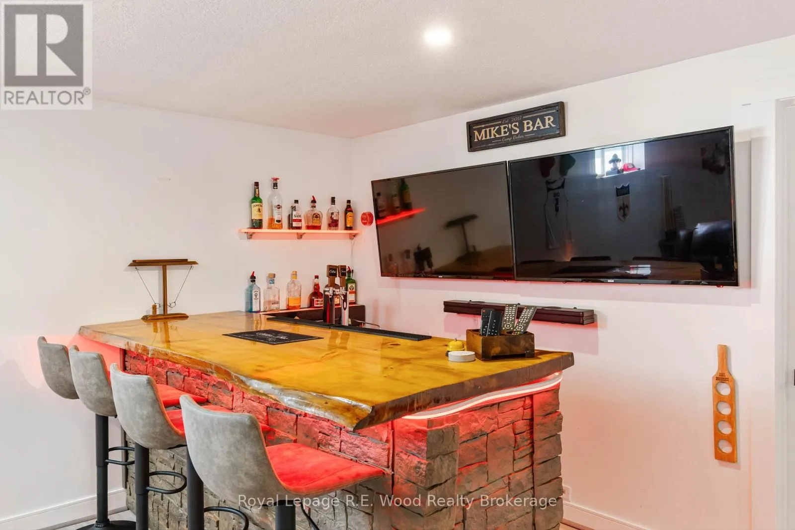 16.5 NORTH COURT STREET W