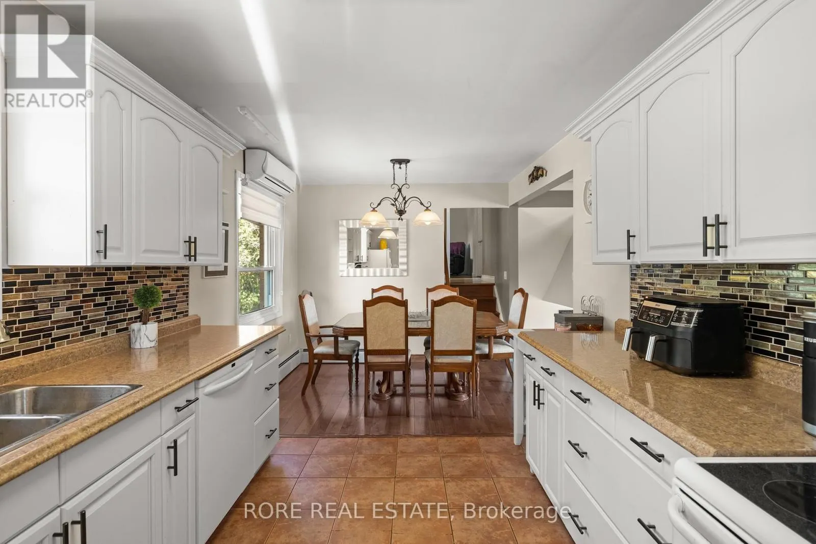 497 CLARENCE STREET W