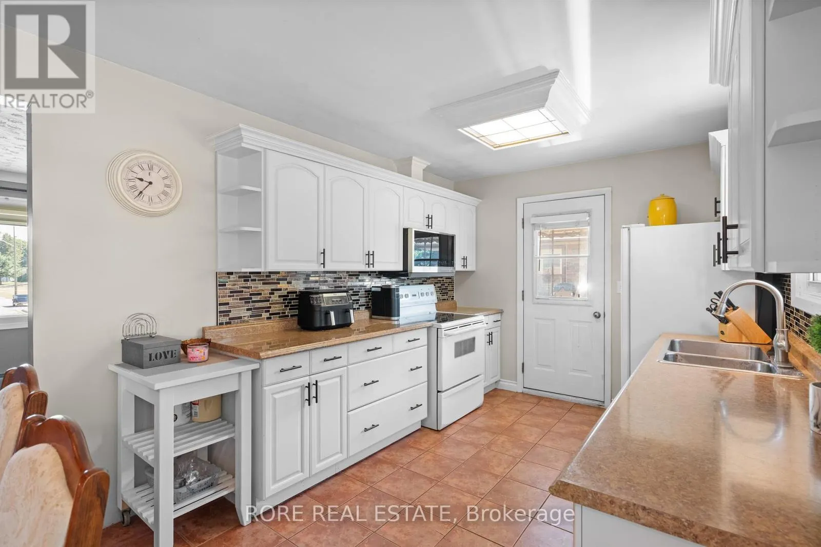 497 CLARENCE STREET W