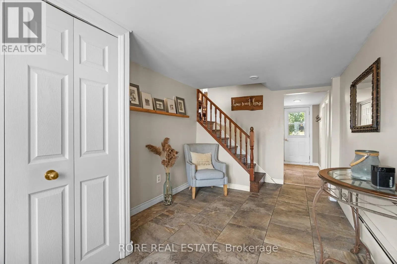 497 CLARENCE STREET W