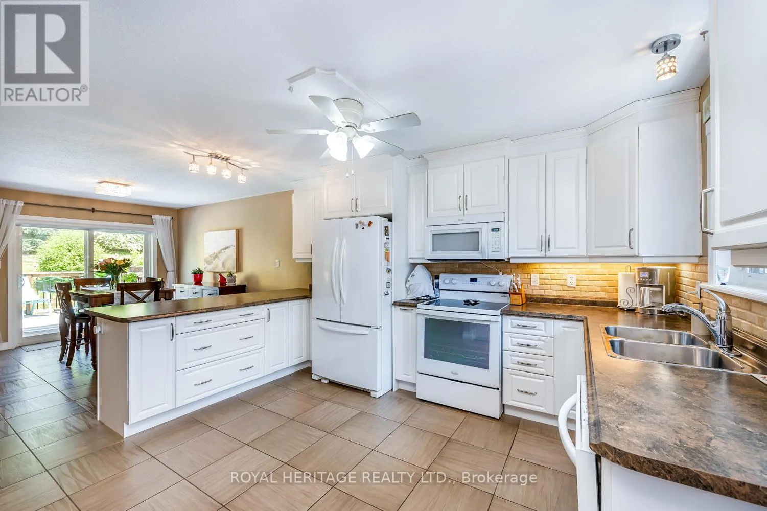 162 - 301 CARNEGIE AVENUE, #162