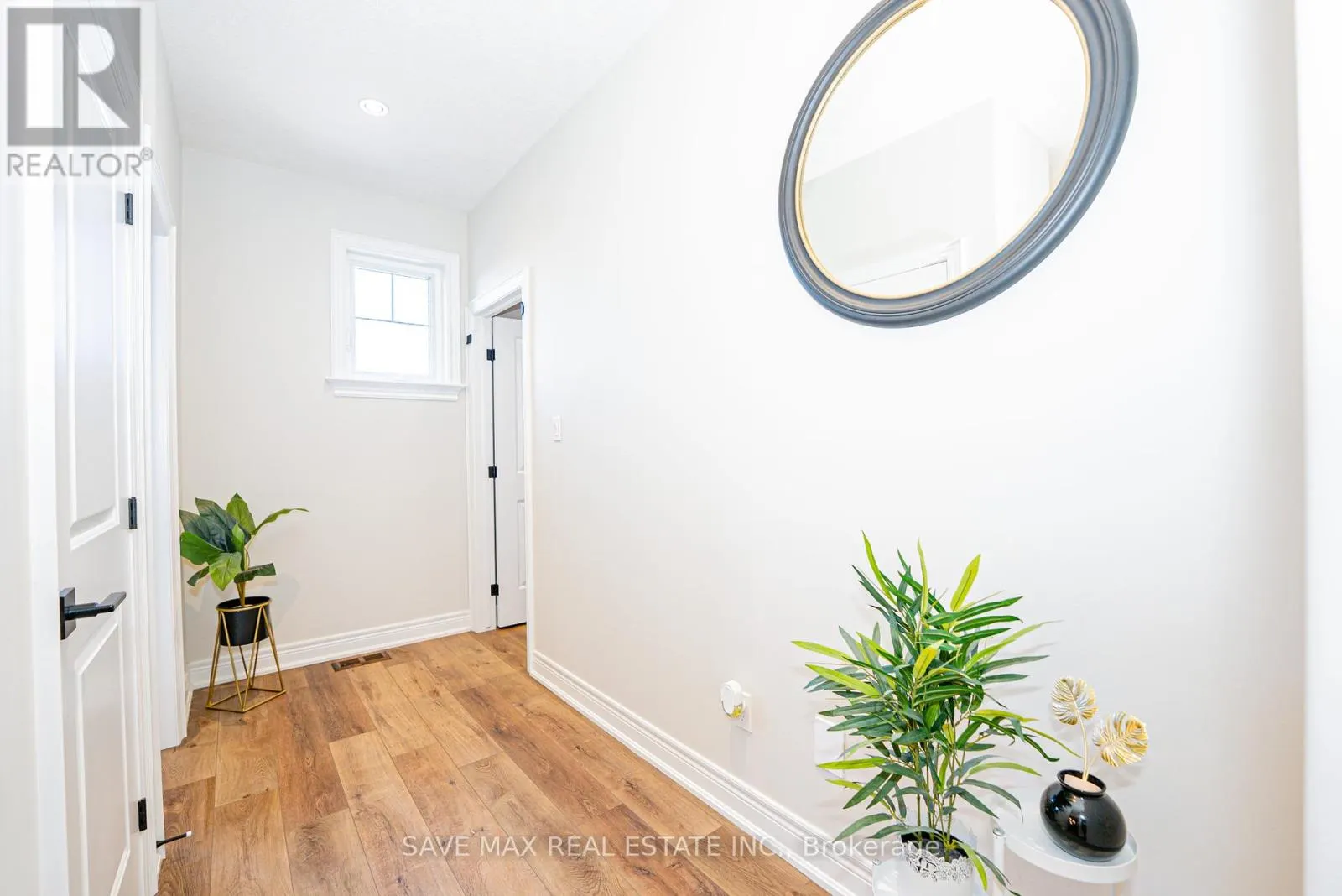 11 - 2848 KING STREET
